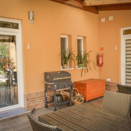 Oros House Apartmanhaz Orosháza Exteriör bild