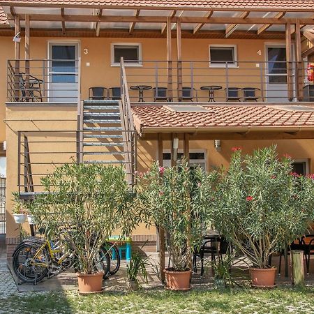 Oros House Apartmanhaz Orosháza Exteriör bild