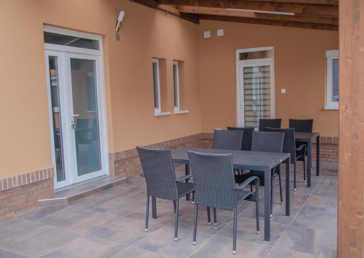 Oros House Apartmanhaz Orosháza Exteriör bild