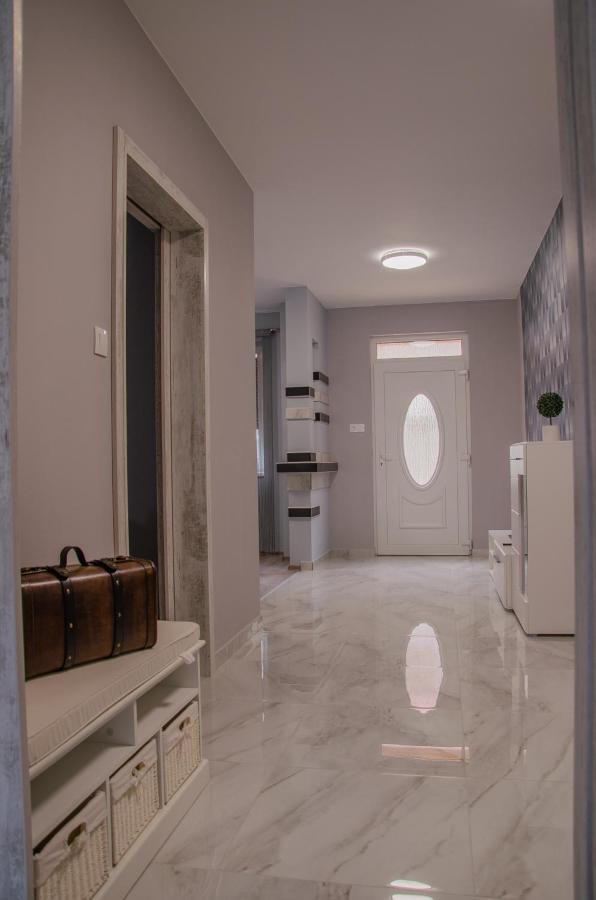 Oros House Apartmanhaz Orosháza Exteriör bild