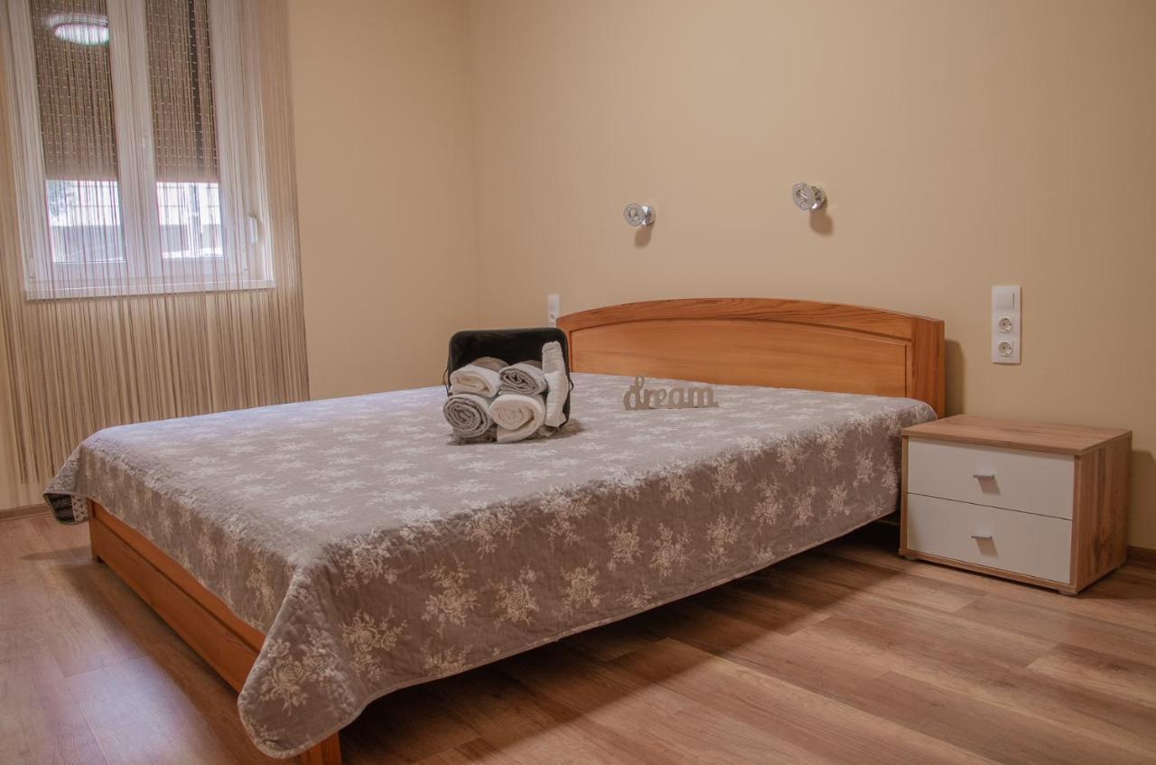 Oros House Apartmanhaz Orosháza Exteriör bild