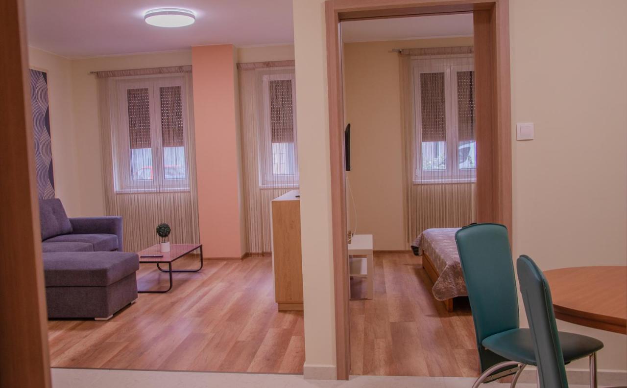 Oros House Apartmanhaz Orosháza Exteriör bild