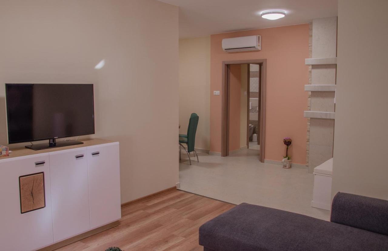 Oros House Apartmanhaz Orosháza Exteriör bild