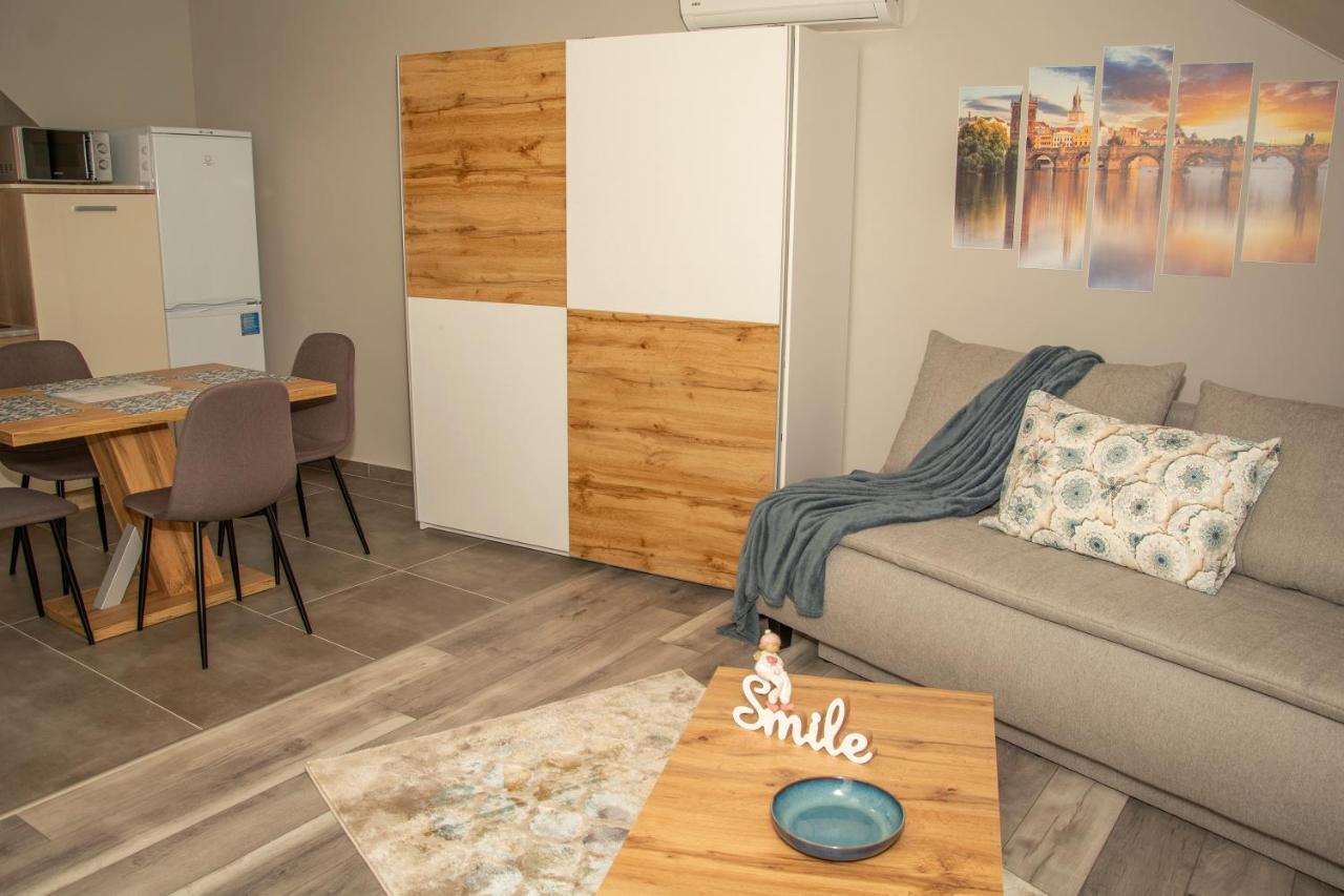 Oros House Apartmanhaz Orosháza Exteriör bild