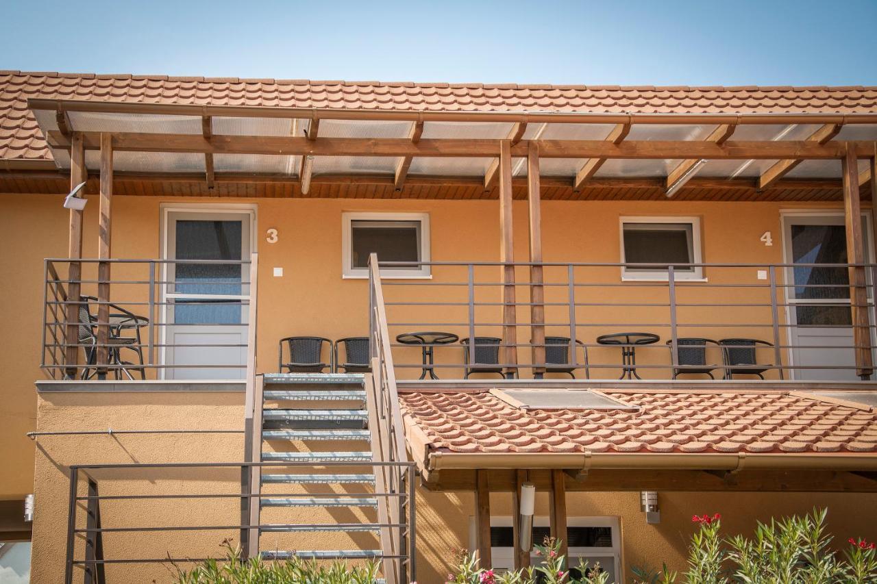 Oros House Apartmanhaz Orosháza Exteriör bild